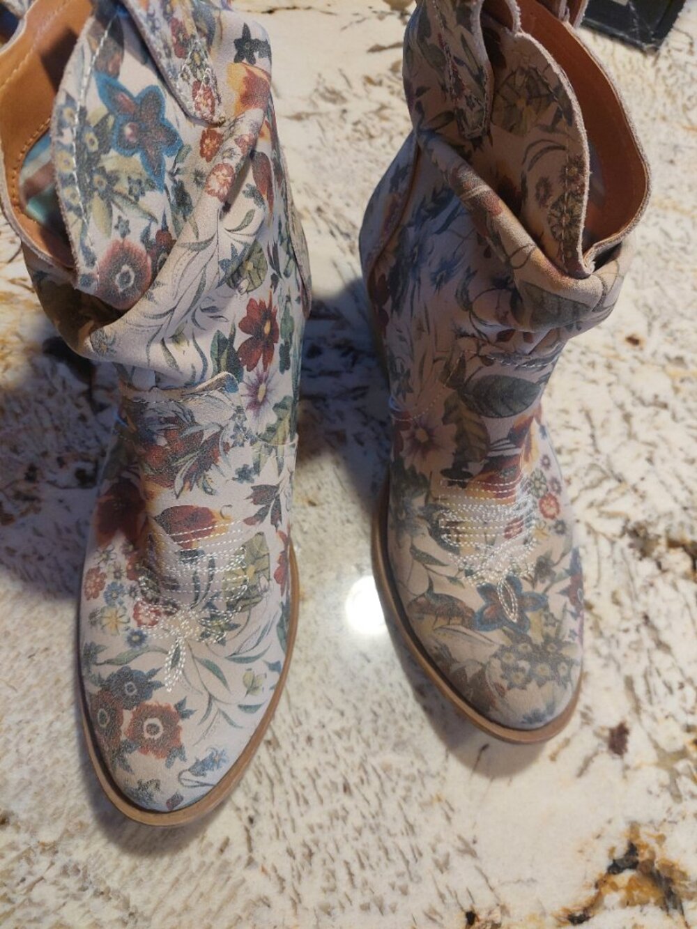 Dingo Floral leather Cream Ankle Boots with Multicolor Accents size 11